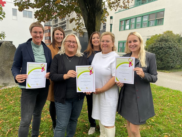 Team bei der Zertifikatsüberreichung