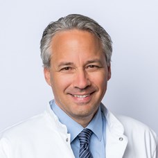 Profilbild von Univ.-Prof. Dr. Raimund Helbok