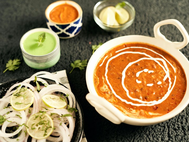 Linseneintopf, Saucen, Zwiebeln und Zitronen