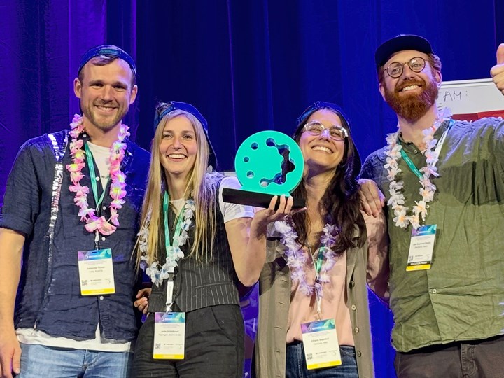 Gewinnerteam des Wissenschaftsquizes „Selective Pressure“ am ESCMID Global 2025 (1. v . l.: OA Dr. Johannes Eimer, MSc)