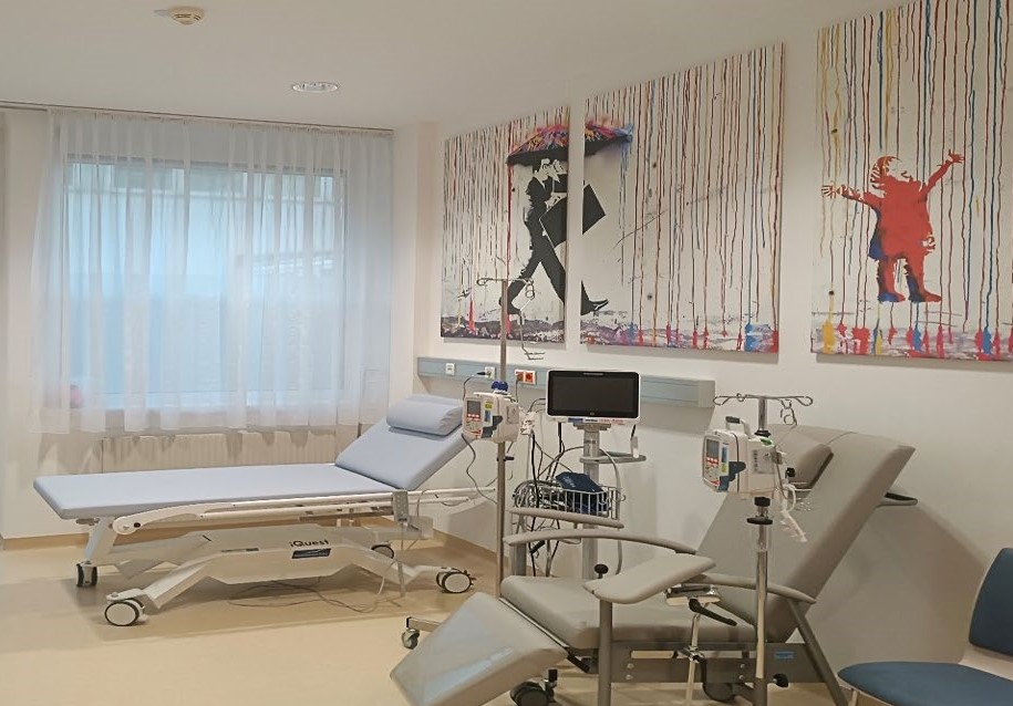 Behandlungsraum in der Ambulanz für chronisch kranke Kinder und Jugendliche am Kepler Uniklinikum