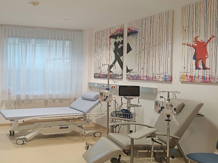 Behandlungsraum in der Ambulanz für chronisch kranke Kinder und Jugendliche am Kepler Uniklinikum