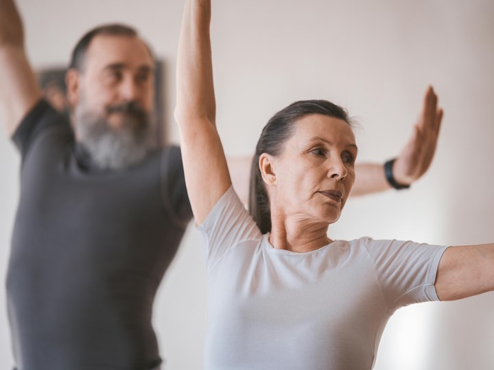 Mann und Frau beim Tanzen