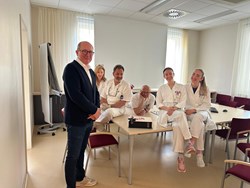Erfreute Nutzerinnen und Nutzer des Scout-Systems am Brustkompetenz Zentrum des Kepler Uniklinikums
