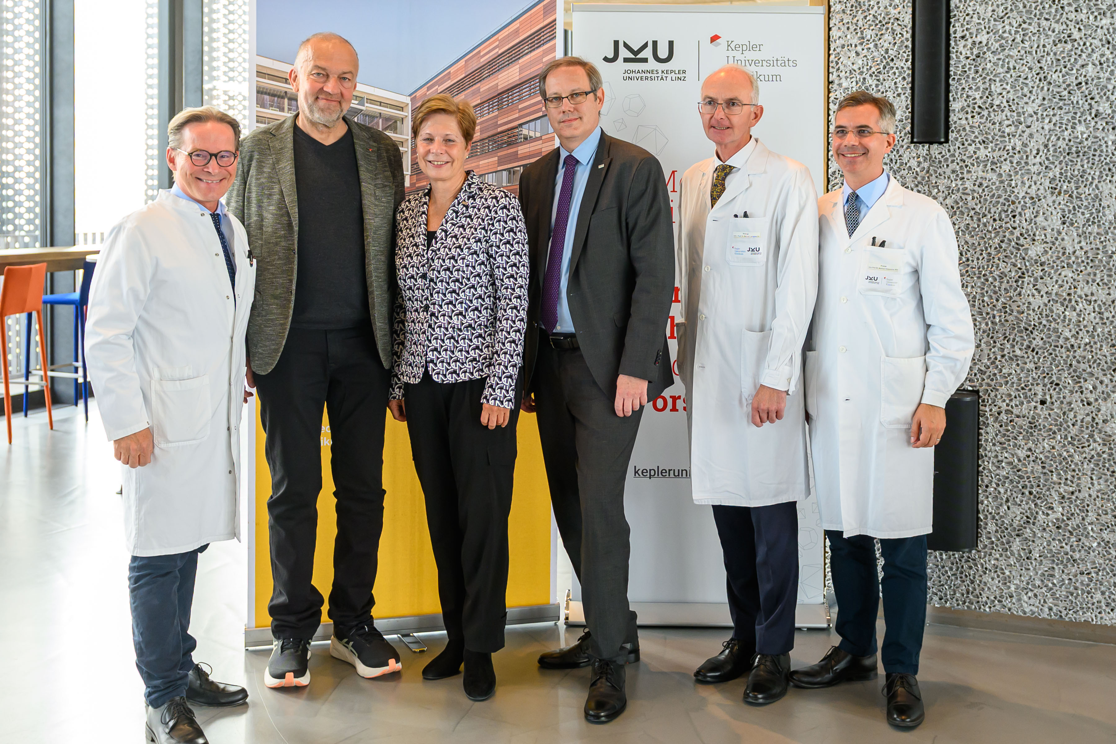 v. l. n. r.: Univ.-Prof. Dr. Andreas Gruber, MBA LLM, Univ.-Prof. Dr. Meinhard Lukas, Mag.a Dr.in Elgin Drda, Univ.-Prof. Mag. Dr. Stefan Koch, Univ.-Prof. Dr. Bernd Lamprecht, Univ.-Prof. DDr. Wolfram Hötzenecker, MBA