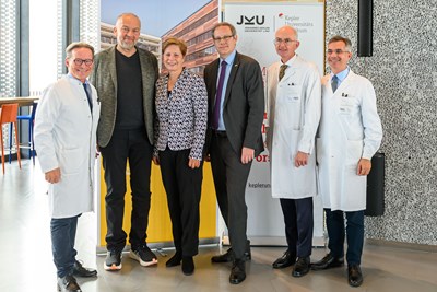 v. l. n. r.: Univ.-Prof. Dr. Andreas Gruber, MBA LLM, Univ.-Prof. Dr. Meinhard Lukas, Mag.a Dr.in Elgin Drda, Univ.-Prof. Mag. Dr. Stefan Koch, Univ.-Prof. Dr. Bernd Lamprecht, Univ.-Prof. DDr. Wolfram Hötzenecker, MBA