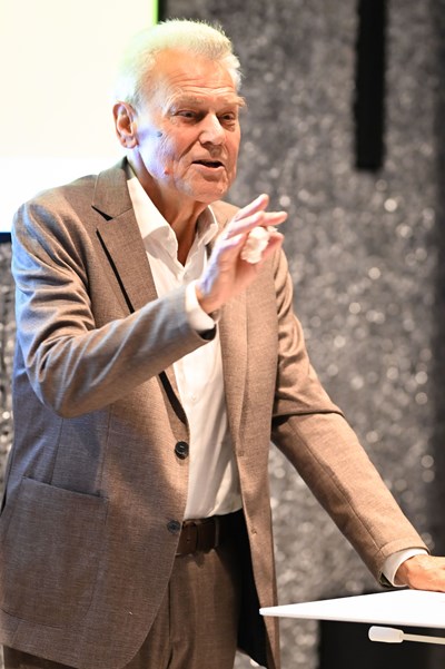 Prim. Univ.-Prof. wHR. Dr. Johannes Fischer,