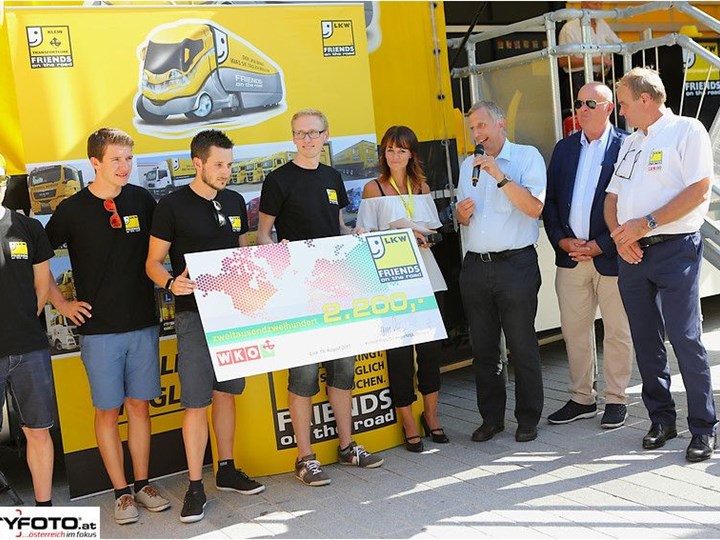 Prim. Merl mit Radsportlern