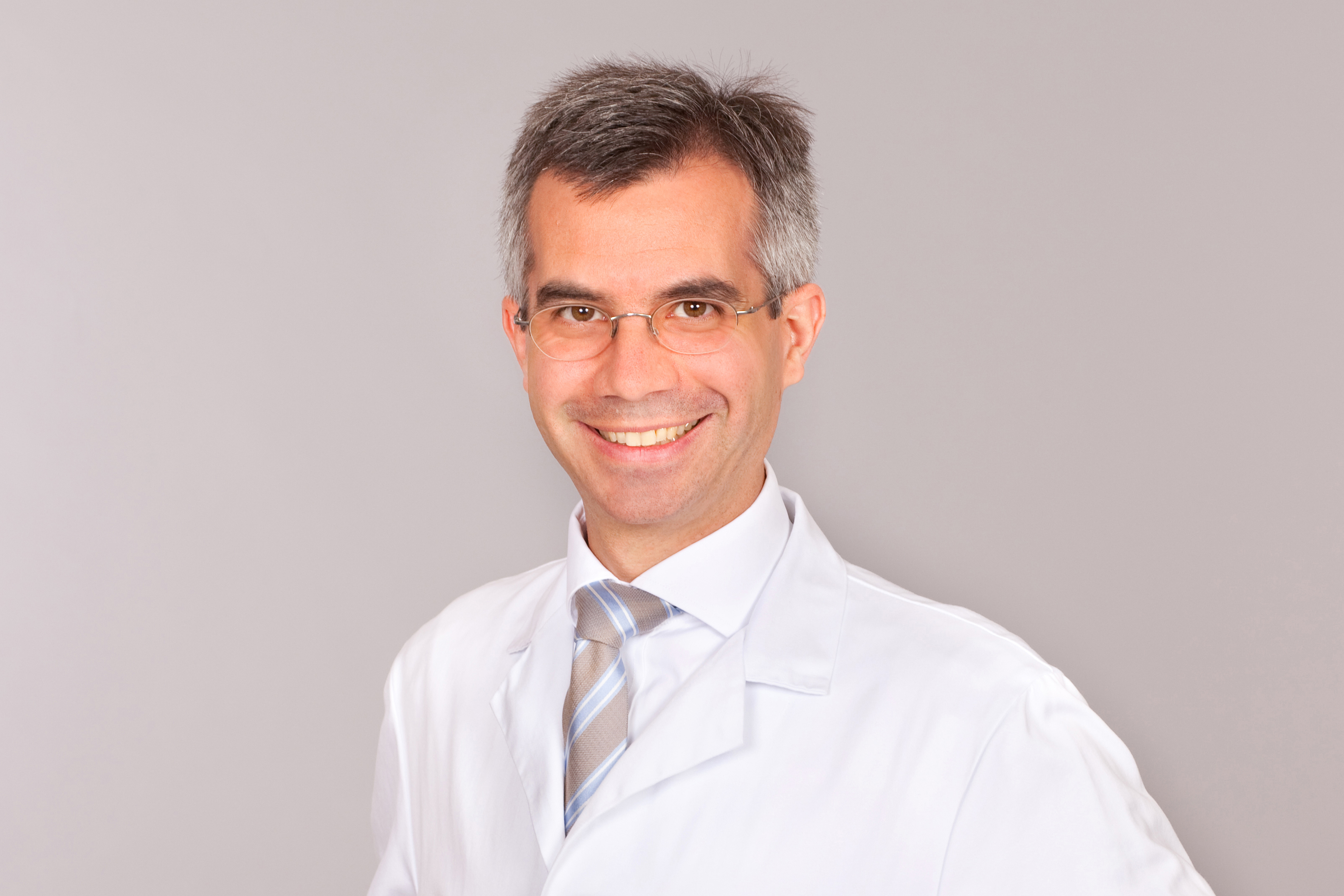 Univ.-Prof. DDr. Wolfram Hötzenecker, Vorstand der Universitätsklinik für Dermatologie und Venerologie am Kepler Universitätsklinikum