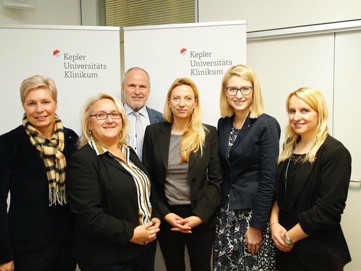 Politiker und KOFÜ mit dem GOBT Team