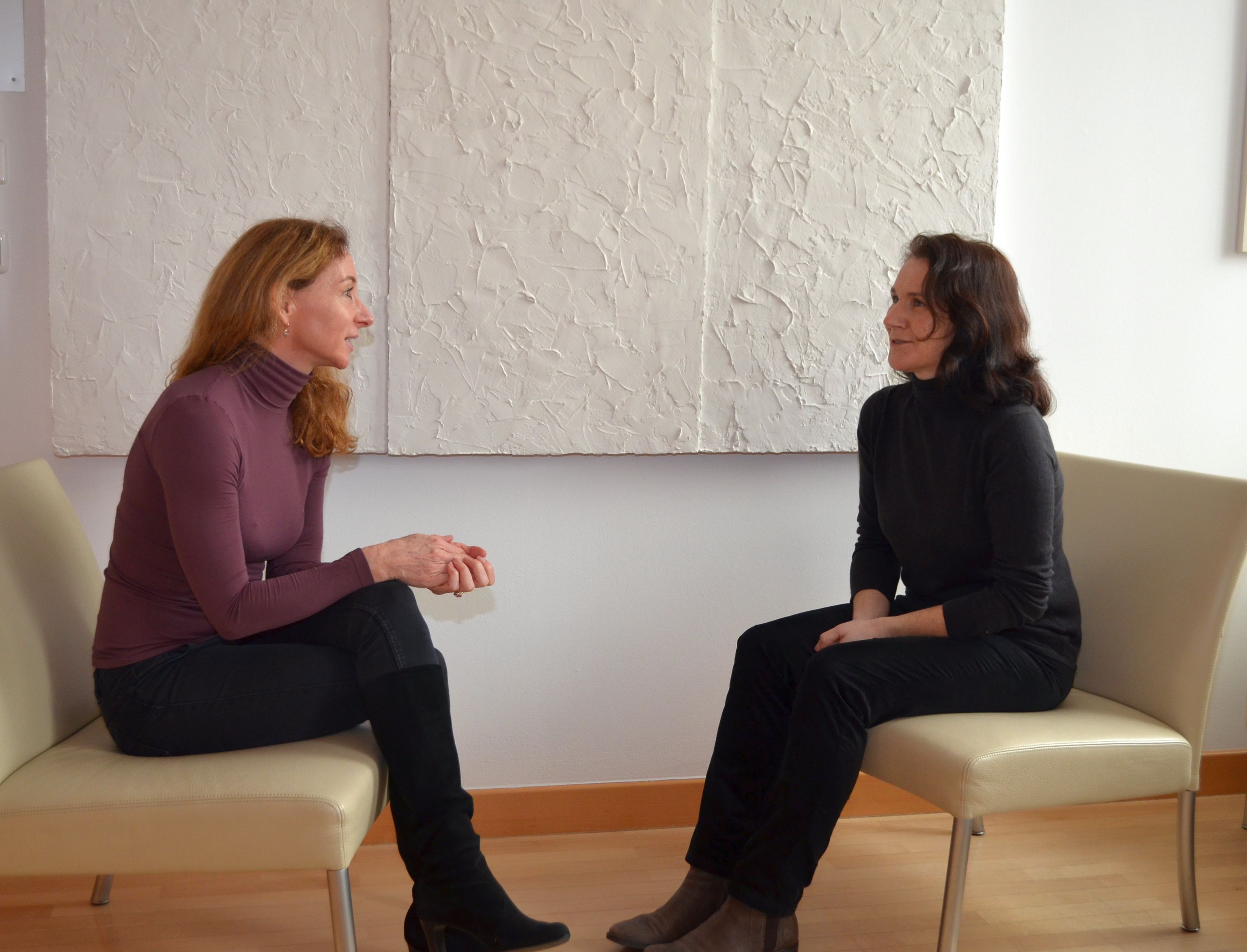 Gesprächssituation zwischen zwei Frauen