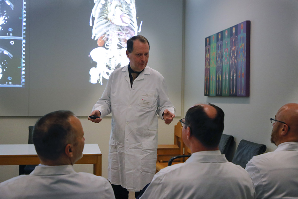 Besprechung der Experten unterschiedlicher Fächer 