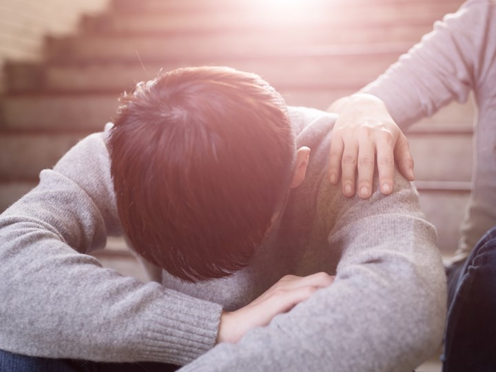 Jugendlicher in trauriger Stimmung