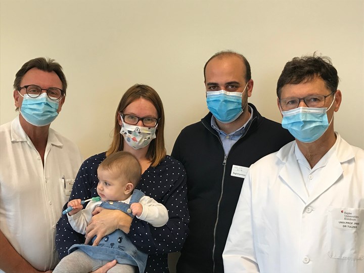 Ärzteteam mit Michaela und Raymond Badr und Baby Marlene