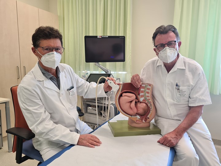 Prim. Tulzer und Doz. Arzt mit Modell