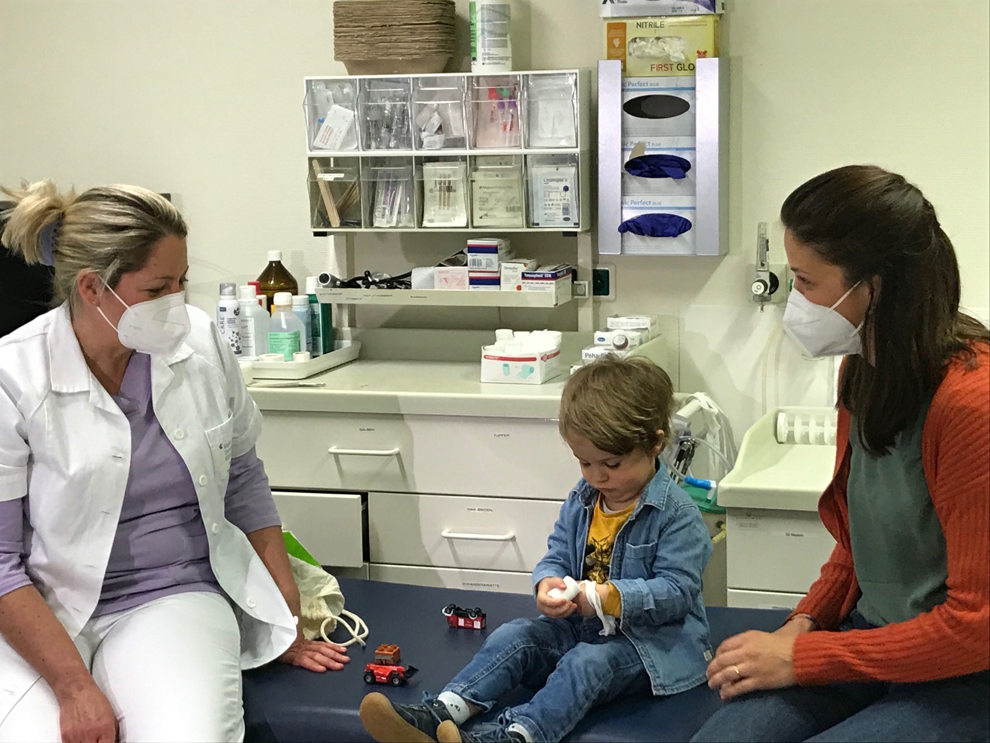 OÄ Dr.in Lisa Mailänder mit Josef und Carina Hörtenhuber