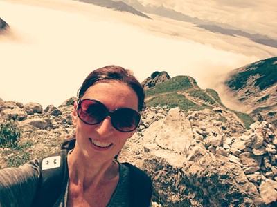 Oberärztin Sandra Wolfinger beim Wandern
