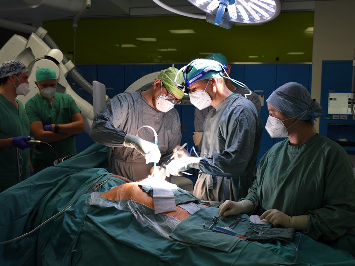 Harpoon Eingriff Ddr. Kellermair, Prof. Andrzej Gackowski, Dr. Schachner, Prof. Zierer, DGKP Kriegner